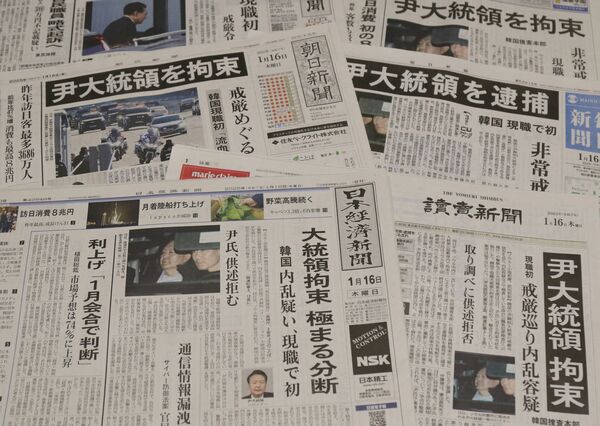 尹錫悦大統領の拘束を報じる新聞各紙(写真:YONHAP NEWS/アフロ)